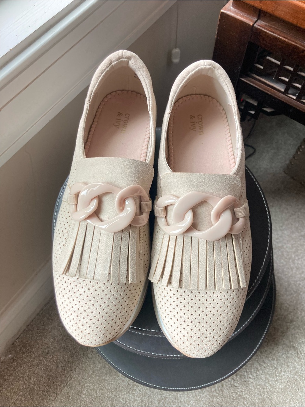 Crown & Ivy Beige Fringe Loafers with Glossy Chain Accent